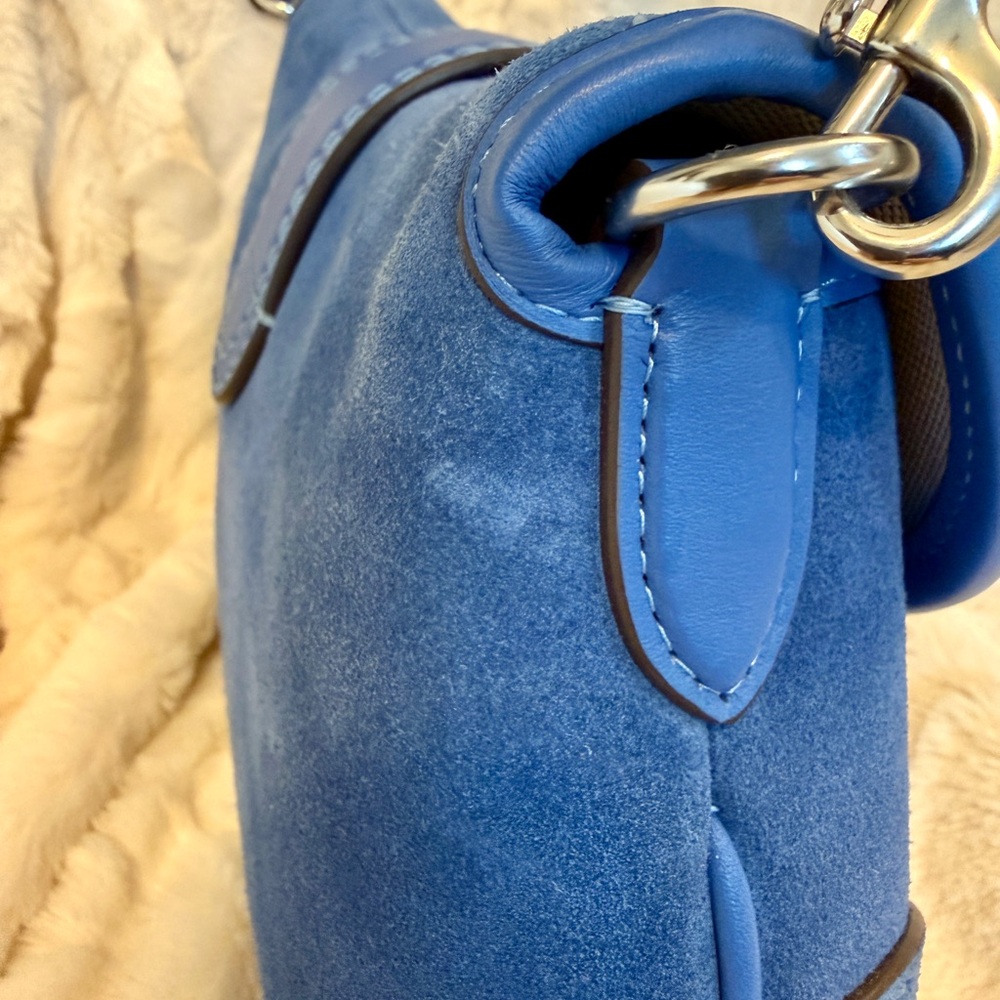 EUC Coach Soho flap shoulder bag re-edition in mist blue suede w/silver hardware - Picture 5 of 11
